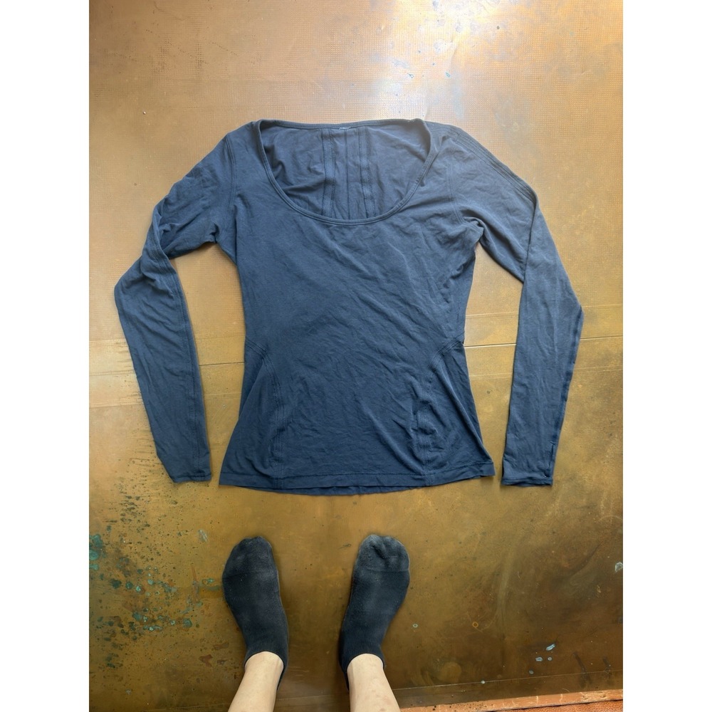 Lululemon Women's Black Long Sleeve Scoop Neck Athletic Yoga Top Size Small